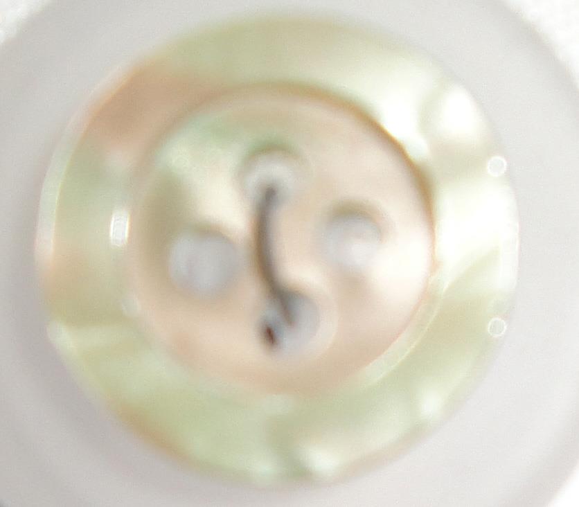 S ROUND PEARL EFFECT 4 HOLE 13MM BEI (40) 181012