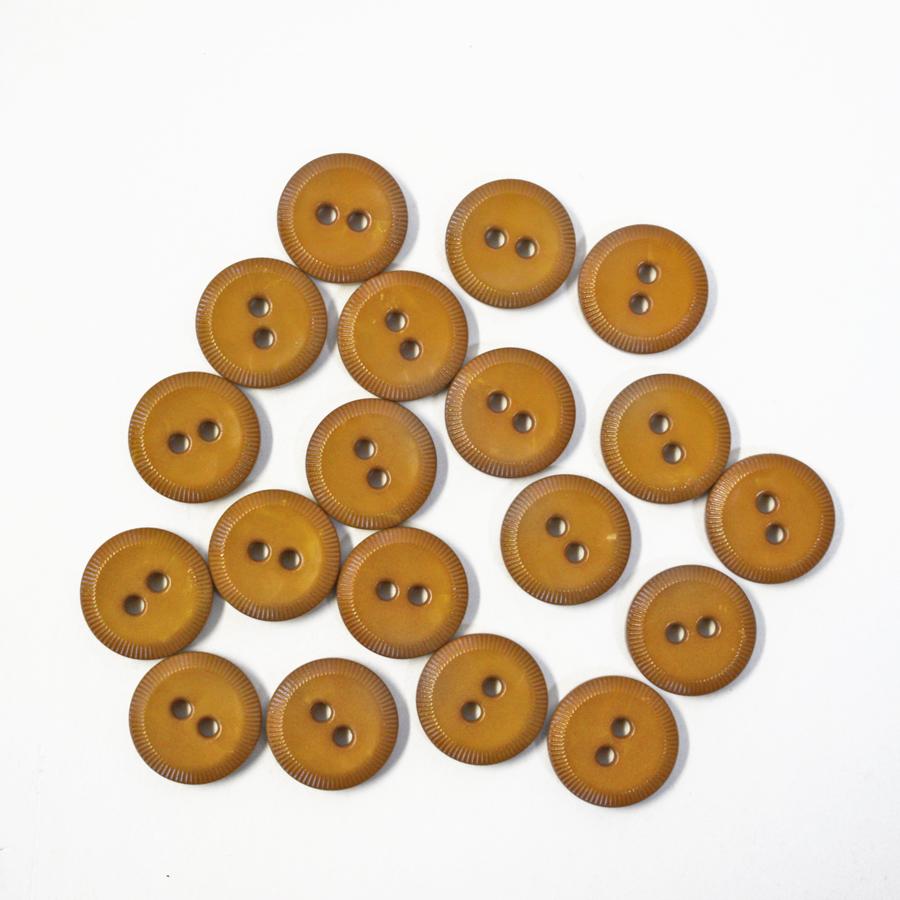 D ROUND WITH 2 HOLE 13MM BROWN (20) 228803
