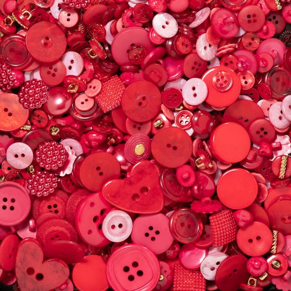 250G 04 RED ASSORTED BUTTONS 4