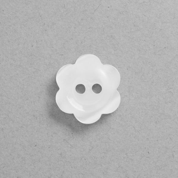 2 HOLE PEARLISED FLOWER SHAPE 50PCS WHITE