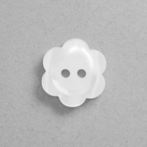 2 HOLE PEARLISED FLOWER SHAPE 50PCS WHITE