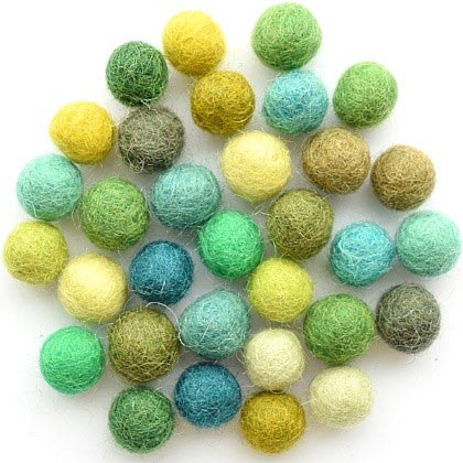 FELT SHAPES 1CM BALLS ASSTD 32PCS X 5 PKS GREENS