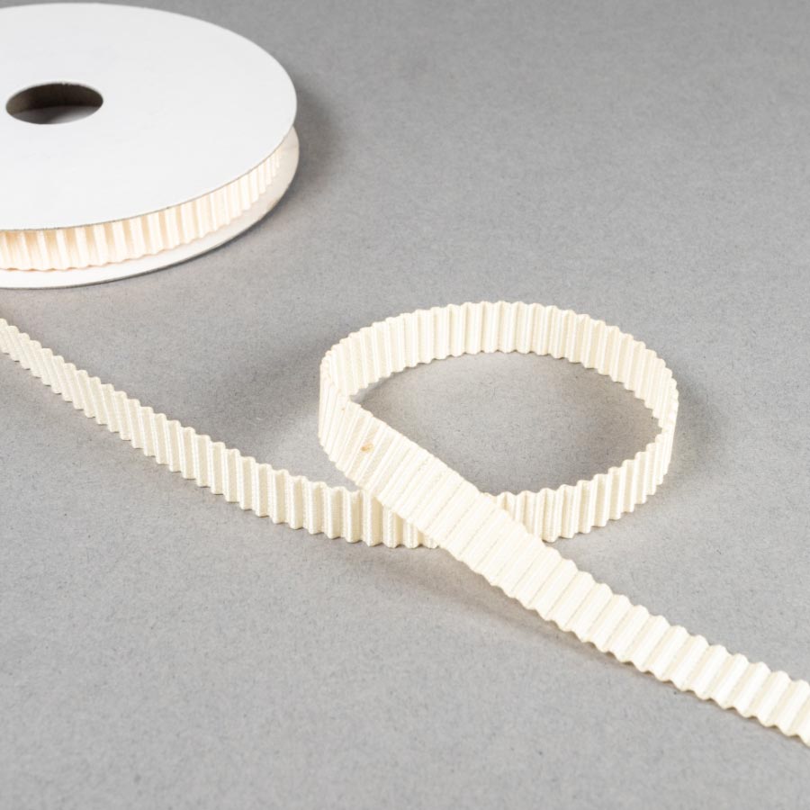 10mm Pleated Ribbon - 10 mts on reel C002 Cream