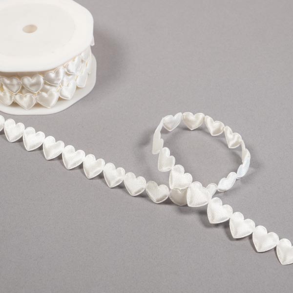 17mm Padded Satin Heart x 5m 201 White