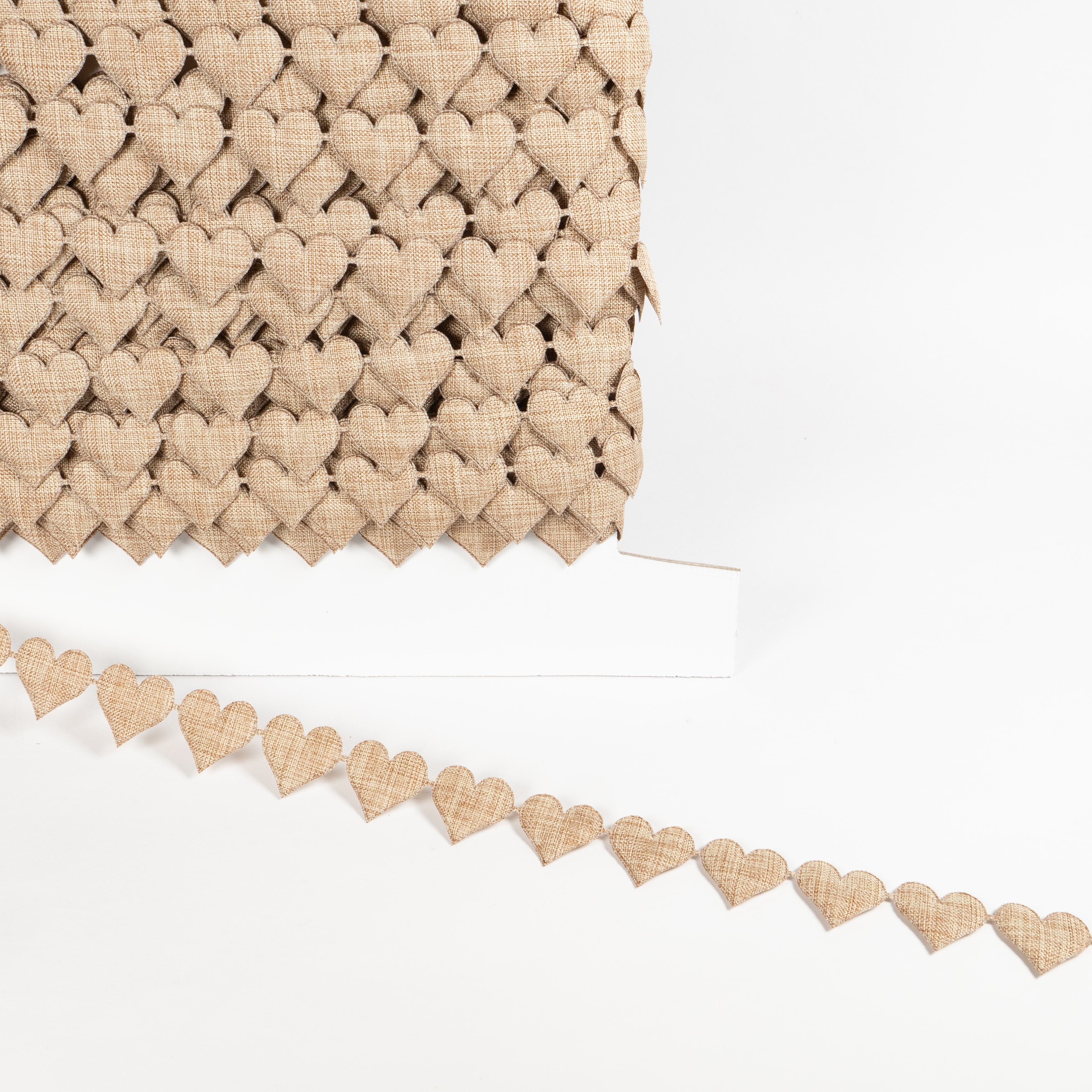 LINEN LOOK HEART TRIM 20M 573 Natural