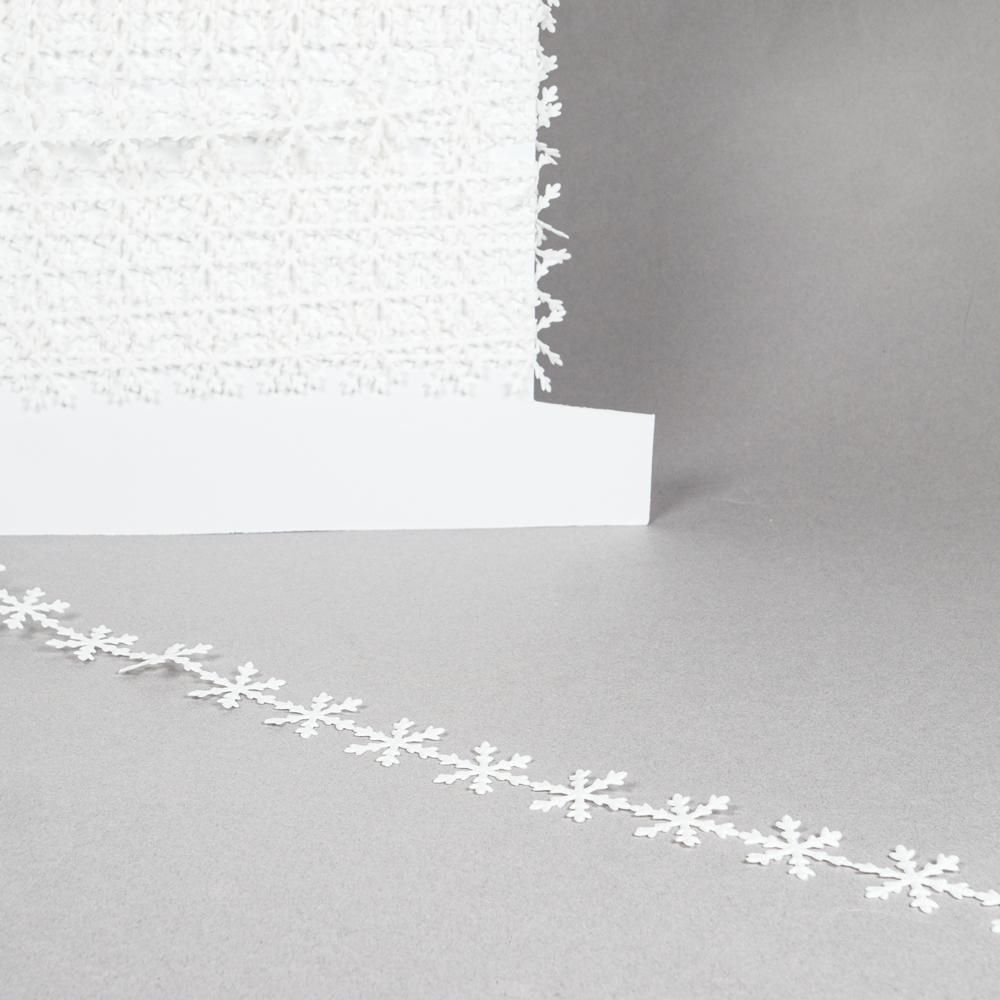 WHITE SNOWFLAKE TRIMMING 15M 572