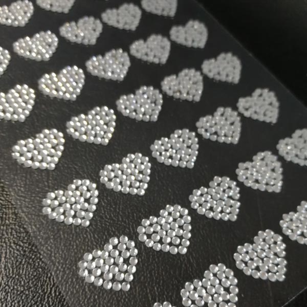 15 X 15MM HEART SHAPED GEMS 40PCS 10SHEETS CLEAR