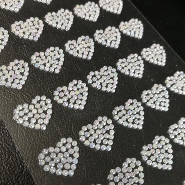 15X15MM HEART SHAPED GEMS 40PCS 10 SHEETS WHITE IRID